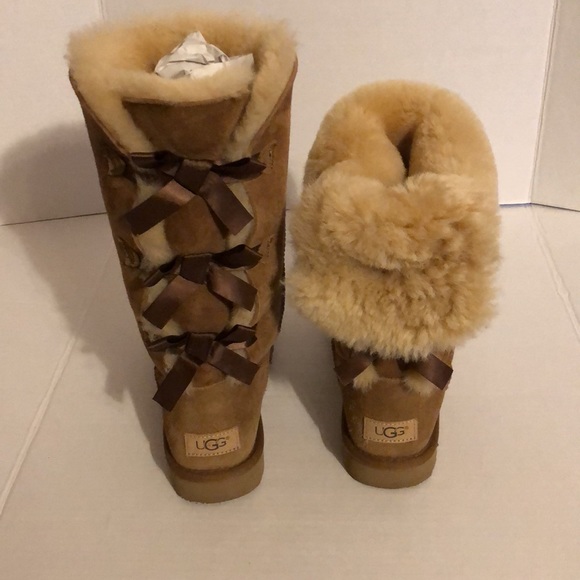UGG Bailey Bow Tall II Boot in Chestnut- size 7 - Picture 8 of 14